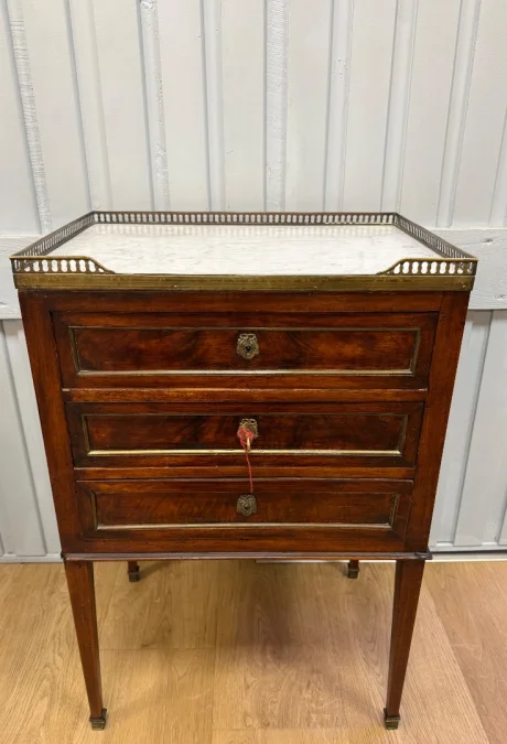 Petite table de style Directoire en acajou