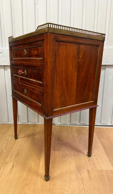 Petite table de style Directoire en acajou