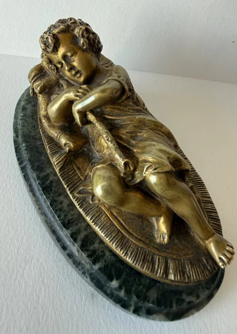 Le petit berger endormi , sujet en bronze