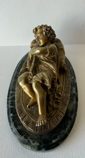 Le petit berger endormi , sujet en bronze