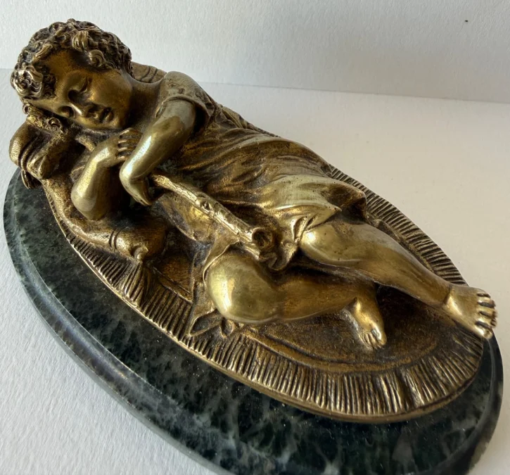 Le petit berger endormi , sujet en bronze
