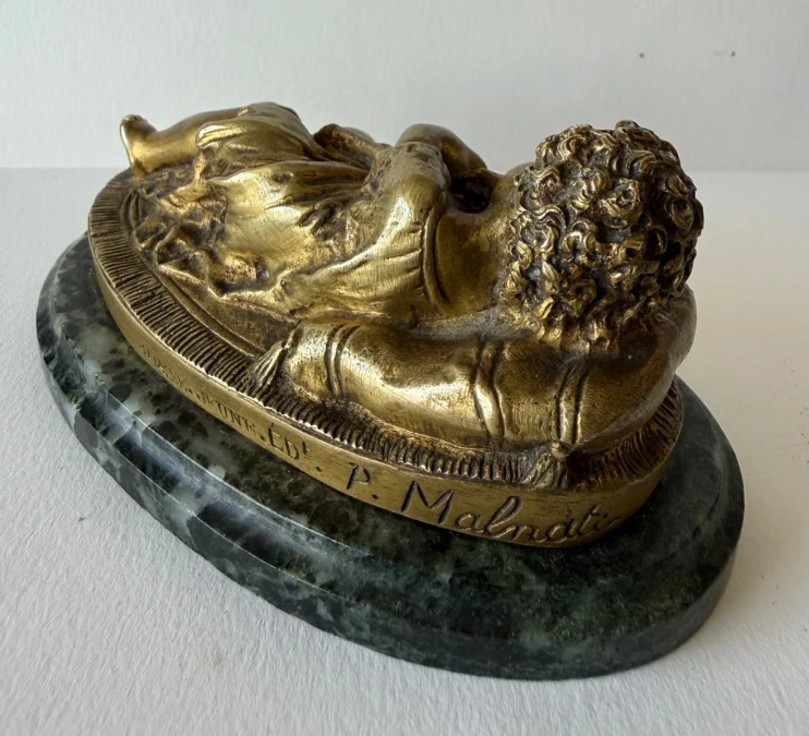 Le petit berger endormi , sujet en bronze