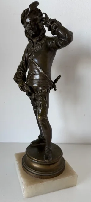 Sujet en bronze représentant un gentilhomme