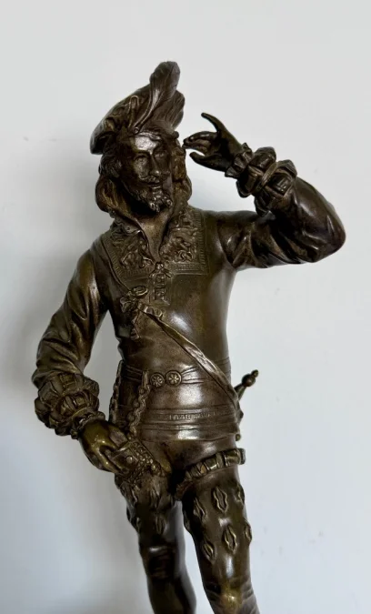 Sujet en bronze représentant un gentilhomme