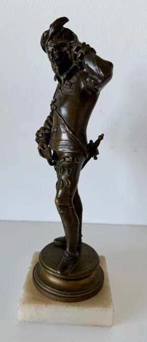 Sujet en bronze représentant un gentilhomme