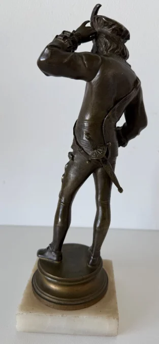 Sujet en bronze représentant un gentilhomme