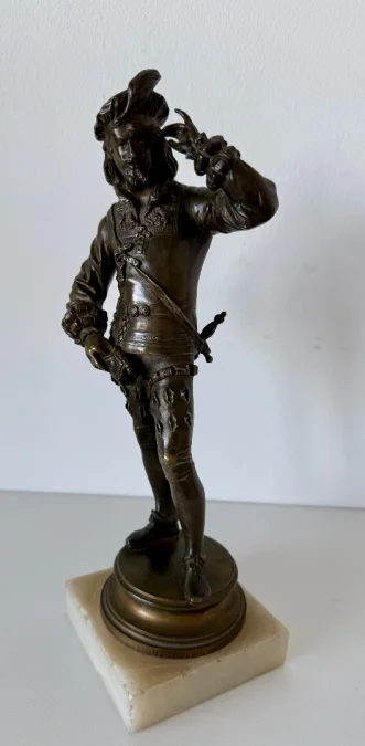 Sujet en bronze représentant un gentilhomme
