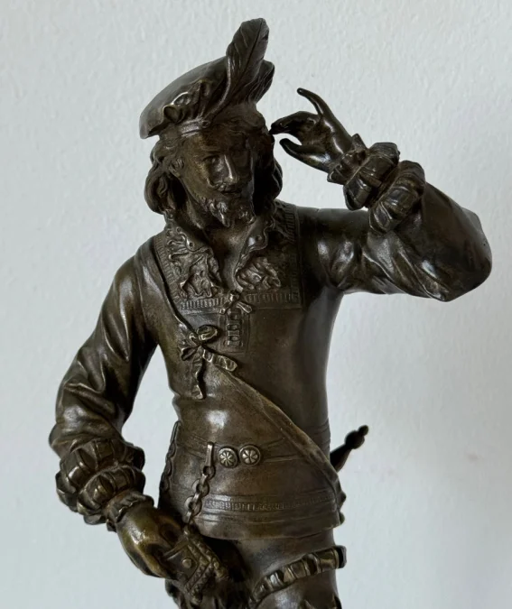 Sujet en bronze représentant un gentilhomme