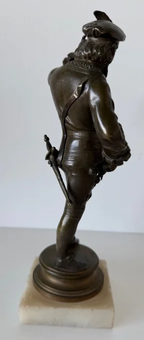 Sujet en bronze représentant un gentilhomme