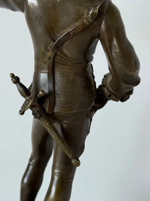 Sujet en bronze représentant un gentilhomme