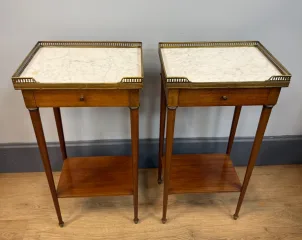Paire de chevets style  Louis XVI en acajou