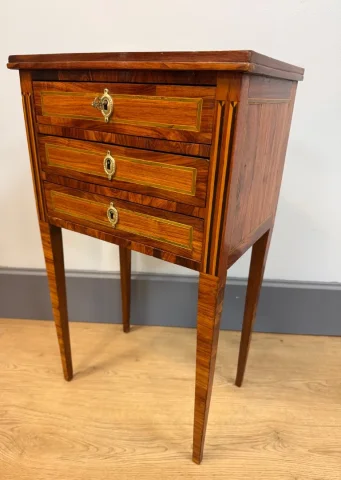 ルイ16世様式のシフォニエールテーブル