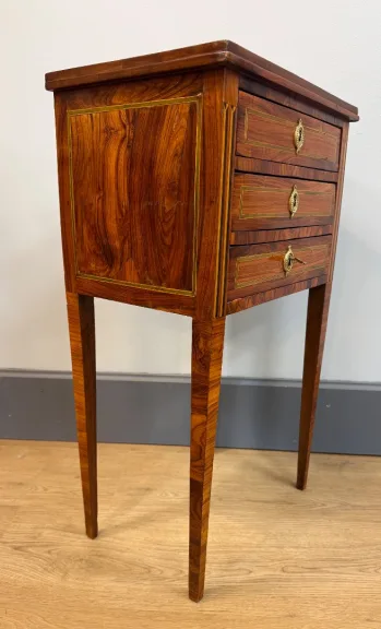 Chiffonniere-Tisch im Stil Ludwigs XVI.