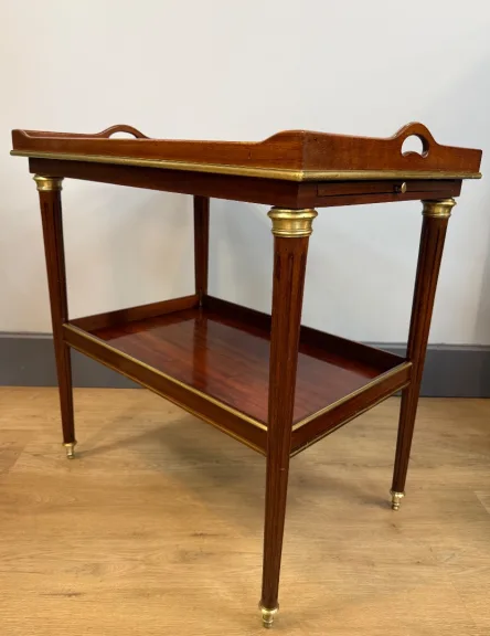 Beistelltisch im Stil Louis XVI.