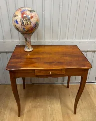 Schreibtisch im Louis-XV-Stil aus Nussbaum