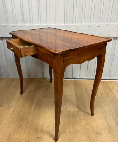 Schrijftafel in Louis XV-stijl in noten — Uitstekende staat