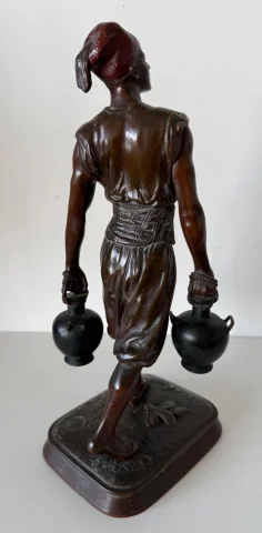Der Wasserträger, Bronzeskulptur — Guter Zustand