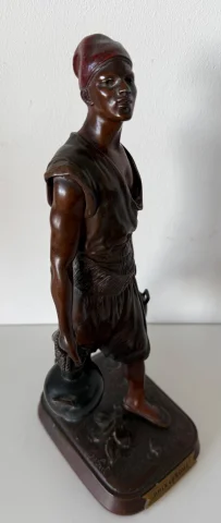 Der Wasserträger, Bronzeskulptur — Guter Zustand