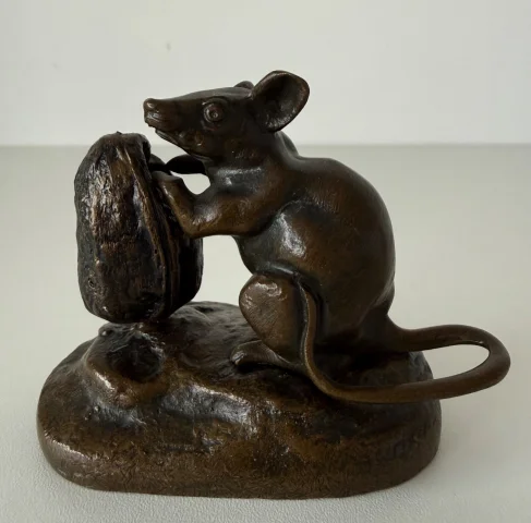 Mouse and Walnut, bronze sculpture — Very good condition