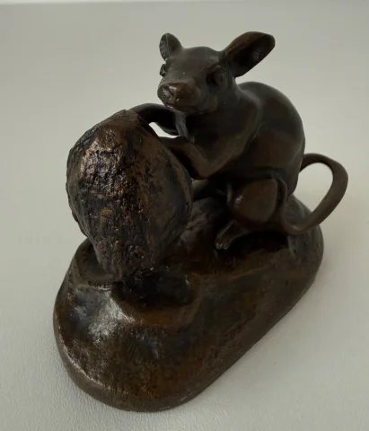 Mouse and Walnut, bronze sculpture — Very good condition