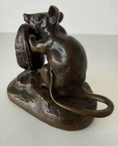 Mouse and Walnut, bronze sculpture — Very good condition