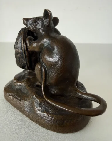 Mouse and Walnut, bronze sculpture — Very good condition