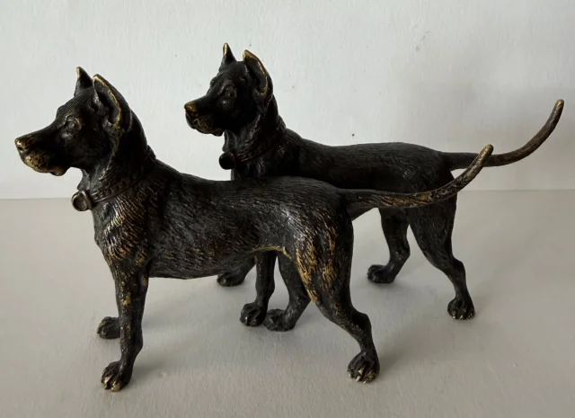 Pair of bronze dogs — Very good condition