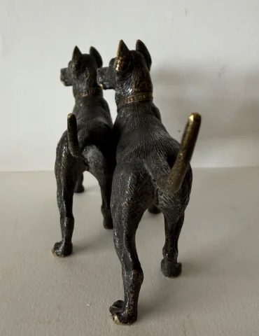 Pair of bronze dogs — Very good condition