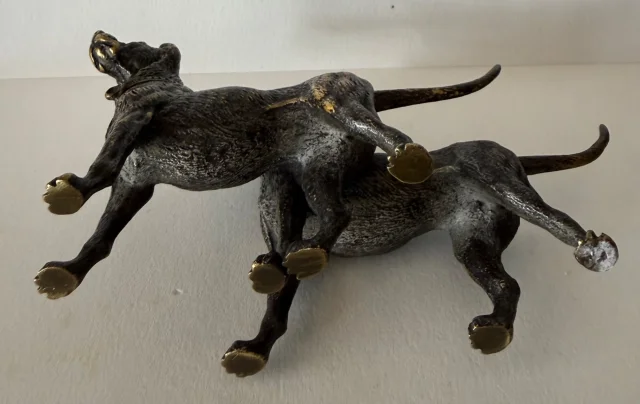 Pair of bronze dogs — Very good condition