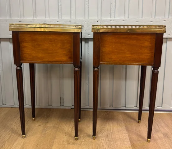 Paar nachtkastjes in Louis XVI-stijl — Restauré