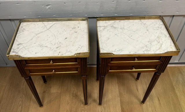 Paar nachtkastjes in Louis XVI-stijl — Restauré