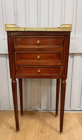 Chiffonnière-Tisch im Louis-XVI-Stil — Restauré