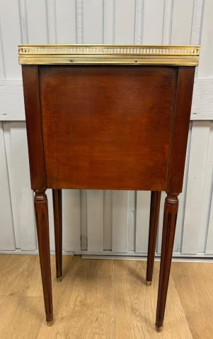 Chiffonnière-Tisch im Louis-XVI-Stil — Restauré
