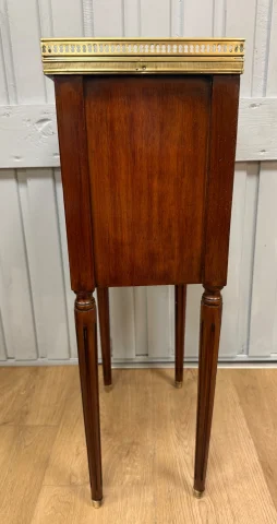 Chiffonnière-Tisch im Louis-XVI-Stil — Restauré
