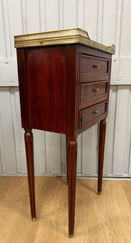 Chiffonnière-Tisch im Louis-XVI-Stil — Restauré