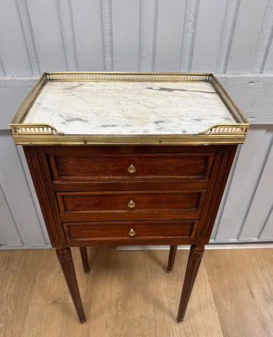 Chiffonnière-Tisch im Louis-XVI-Stil — Restauré