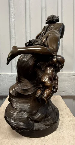 Bronze Cupido mit Putti, signiert Clodion — Guter Zustand