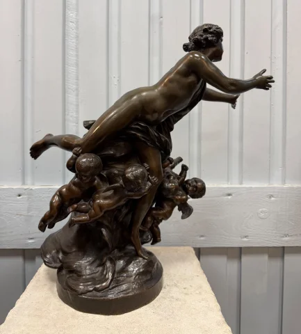 Bronze Cupido mit Putti, signiert Clodion — Guter Zustand