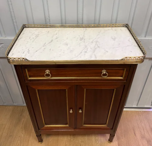Klein Louis XVI-stijl mahonie entre-deux buffet