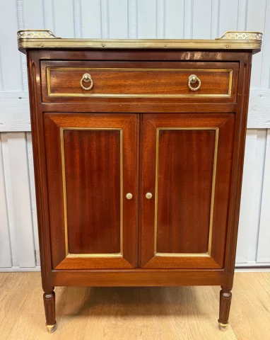 Klein Louis XVI-stijl mahonie entre-deux buffet