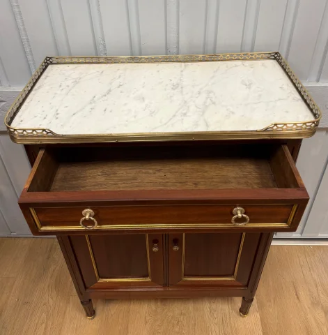Klein Louis XVI-stijl mahonie entre-deux buffet