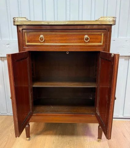 Klein Louis XVI-stijl mahonie entre-deux buffet