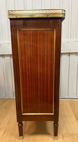 Klein Louis XVI-stijl mahonie entre-deux buffet