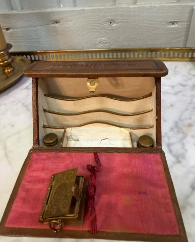 Small masterpiece stationery box — Good condition