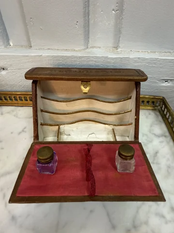 Small masterpiece stationery box — Good condition