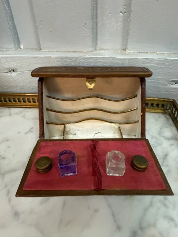 Small masterpiece stationery box — Good condition