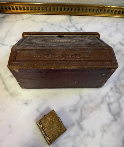 Small masterpiece stationery box — Good condition