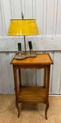 Kleiner Tisch im Louis-XV-Stil