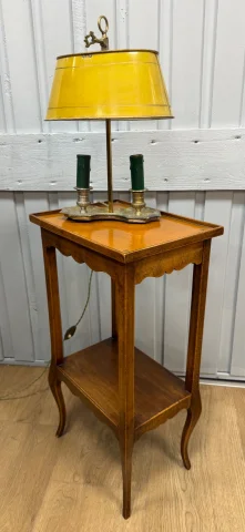 Kleiner Tisch im Louis-XV-Stil — Sehr guter Zustand