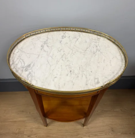 Tavolo bouillotte di forma ovale — Ottimo stato